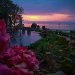 Le Manoir Des Impressionnistes - Bord De 4* Ονφλέρ